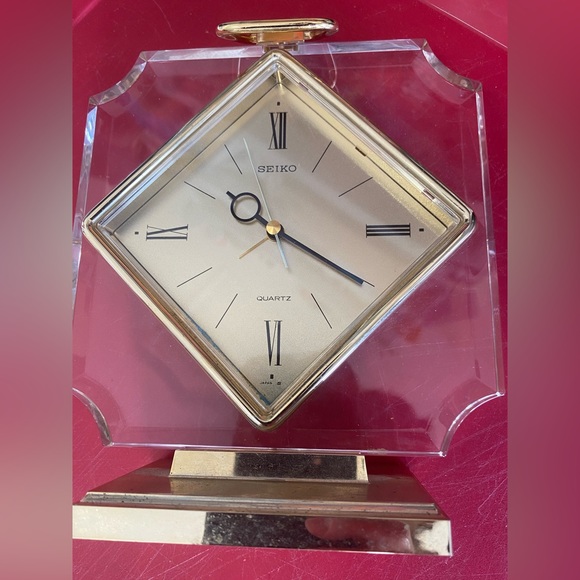 Seining vintage lucite clock - Picture 1 of 3